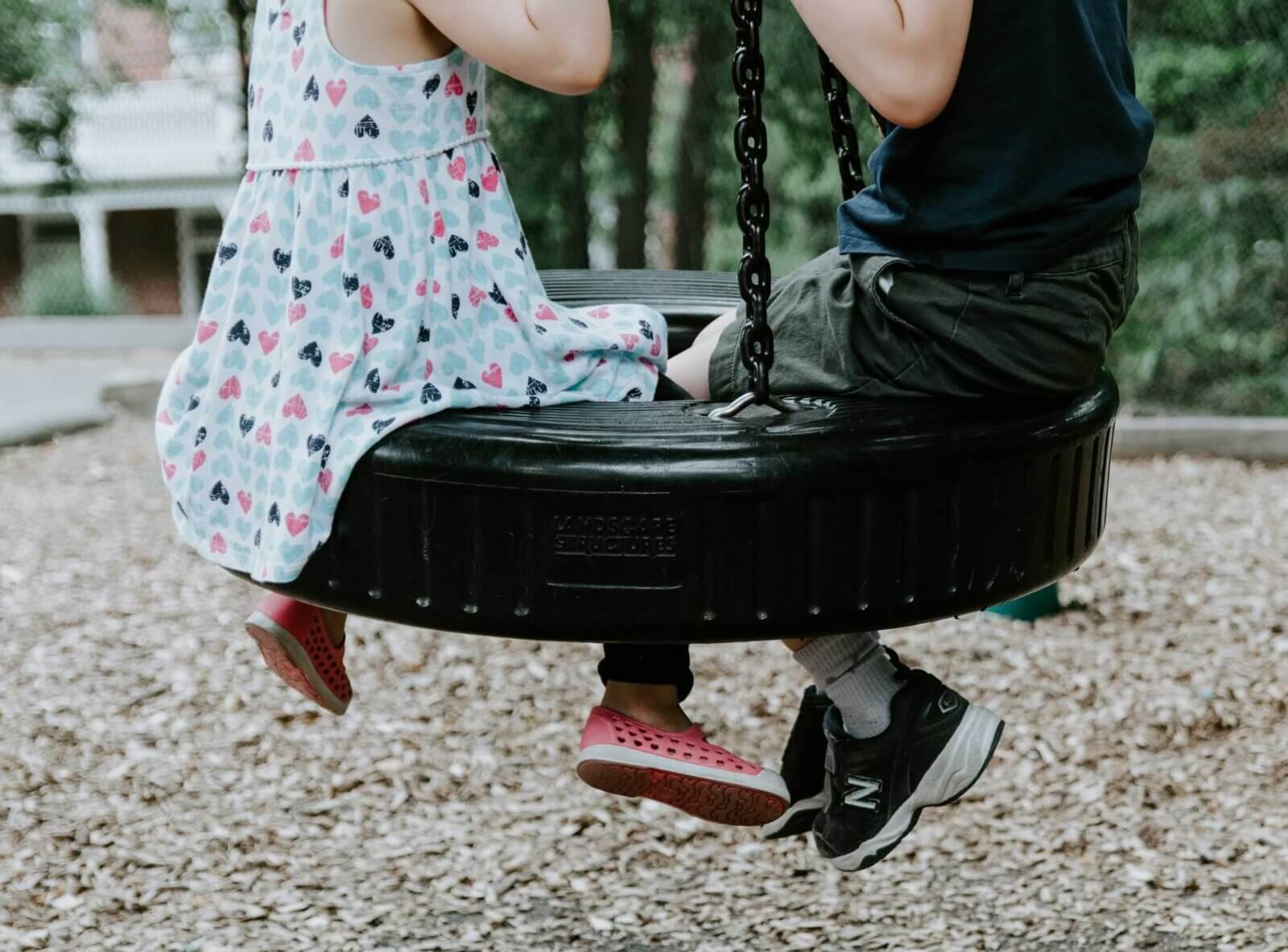 2 kids on tire swing